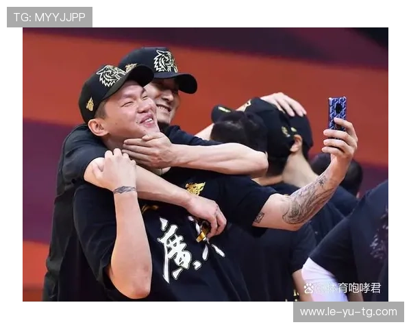 青岛西海岸队与球迷共成长：从低谷到重生，热爱如何点亮人生？