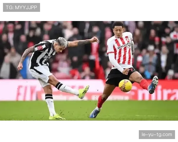 利兹联关键战役攻防转换亮眼，精彩瞬间引爆全场