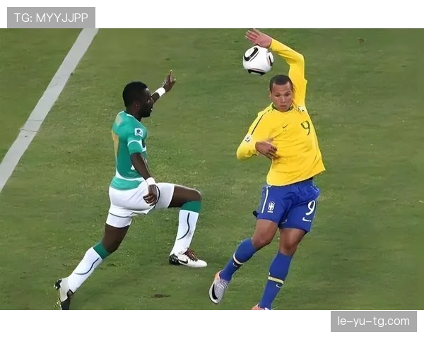 反常识型：中国足球规则中“支撑手手球”判罚到底如何认定？